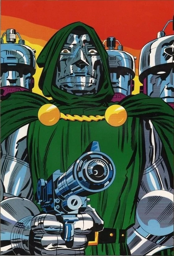 Doctor Doom (dessiné par le seul et unique King des comics) et entouré de doombots, brandissant une pétoire de l'espace que trop on n'y croit pas mais c'est vraiment chouette